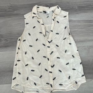 Sleeveless button down top. Size 4